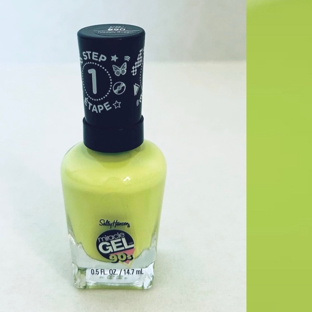 ⭐️5 For 25⭐️ Sally Hansen 90’s Collection Miracle Gel Toadally Buggin’
